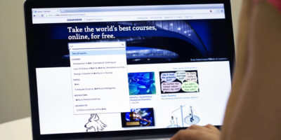 Os MOOCs são mais uma forma de aprender online (Foto: Coursera)