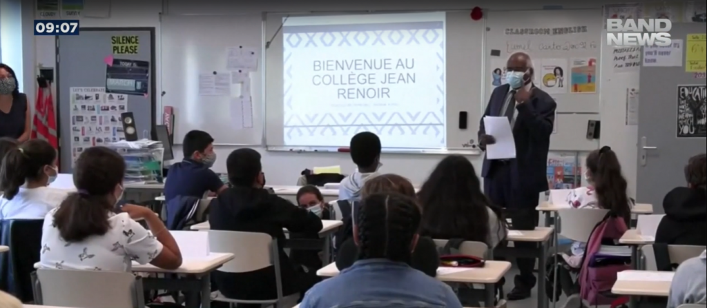 Na França, o retorno à sala de aula ocorreu em julho.