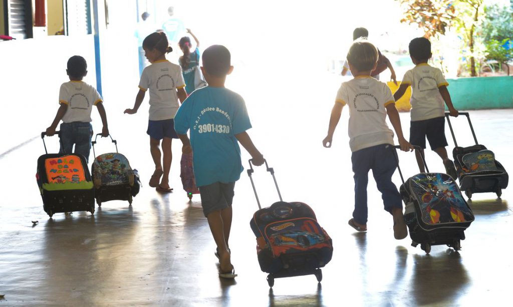 Brincadeiras de criança sempre foram parte integrante da escola e da cidade. Crédito: Agência Brasil.